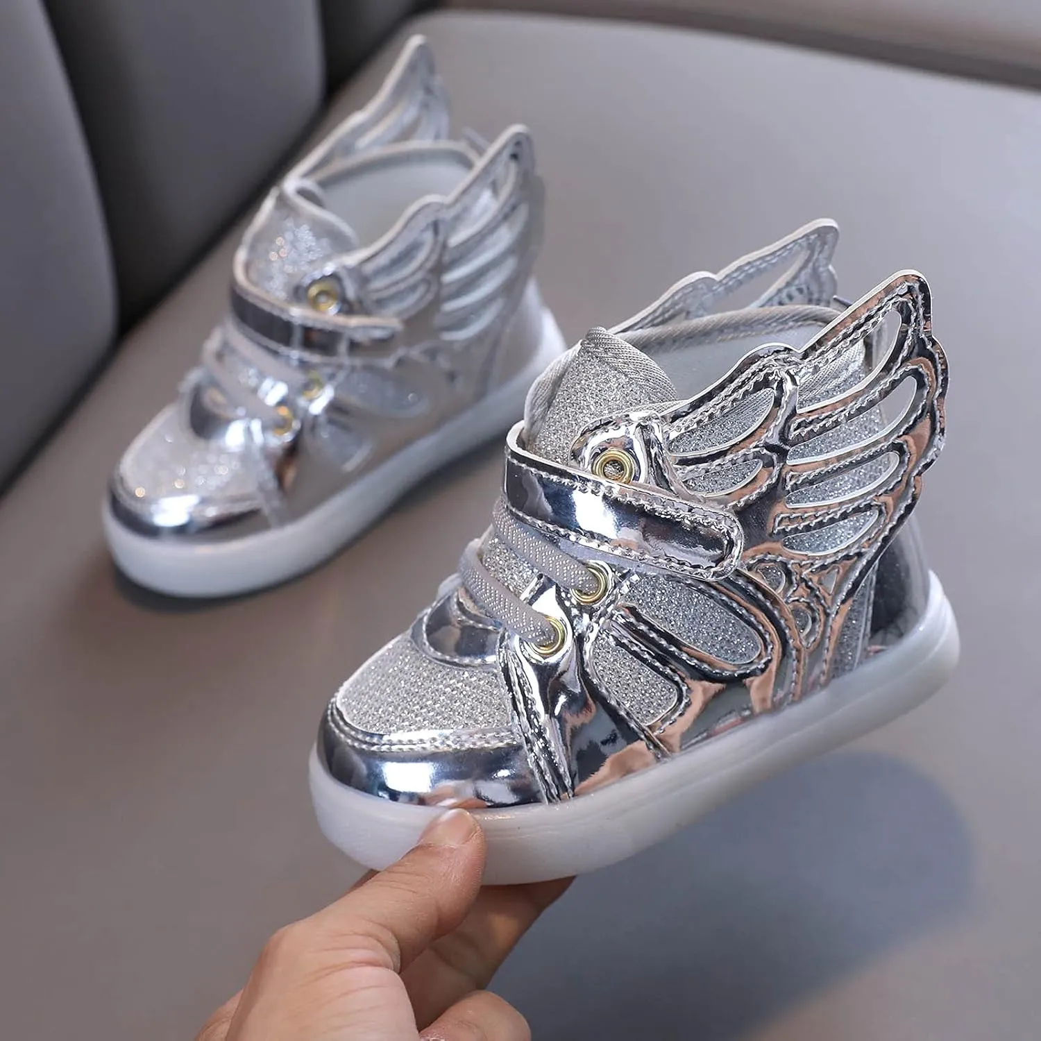 Kids LED Light Up Shoes USB Rechargeable Unisex Boys Girls LED Sneakers Cool Flashing Top Sneakers Luminous Shoes