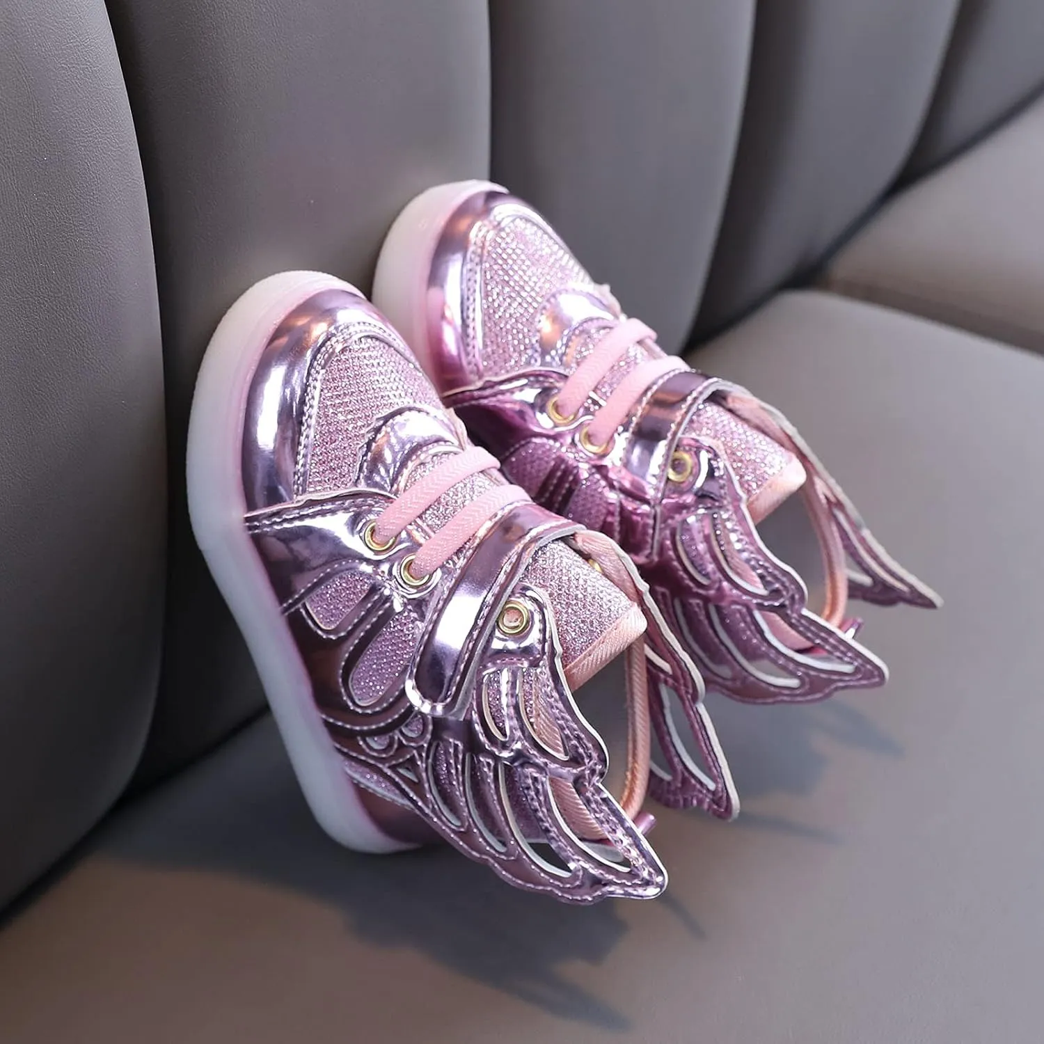 Kids LED Light Up Shoes USB Rechargeable Unisex Boys Girls LED Sneakers Cool Flashing Top Sneakers Luminous Shoes