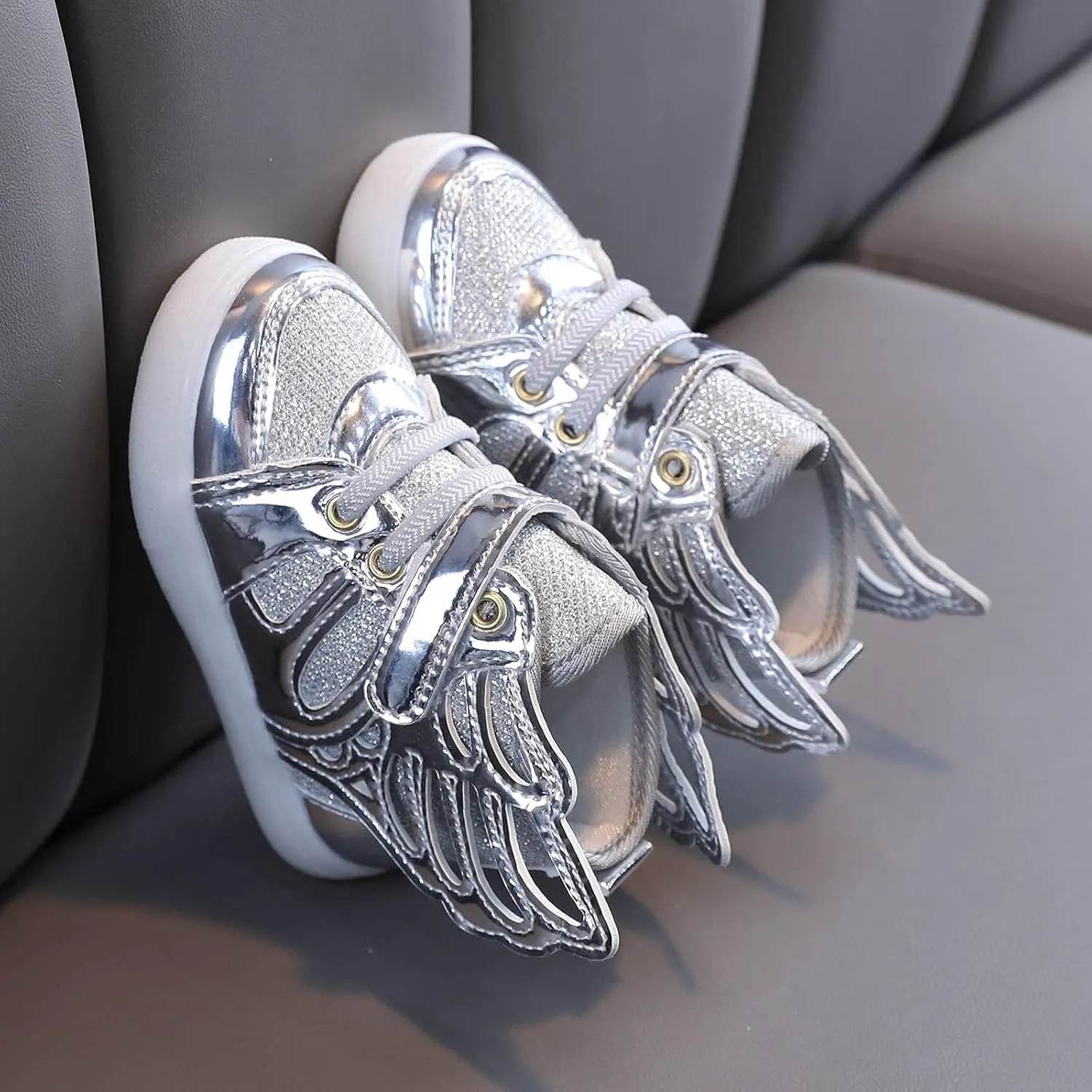 Kids LED Light Up Shoes USB Rechargeable Unisex Boys Girls LED Sneakers Cool Flashing Top Sneakers Luminous Shoes